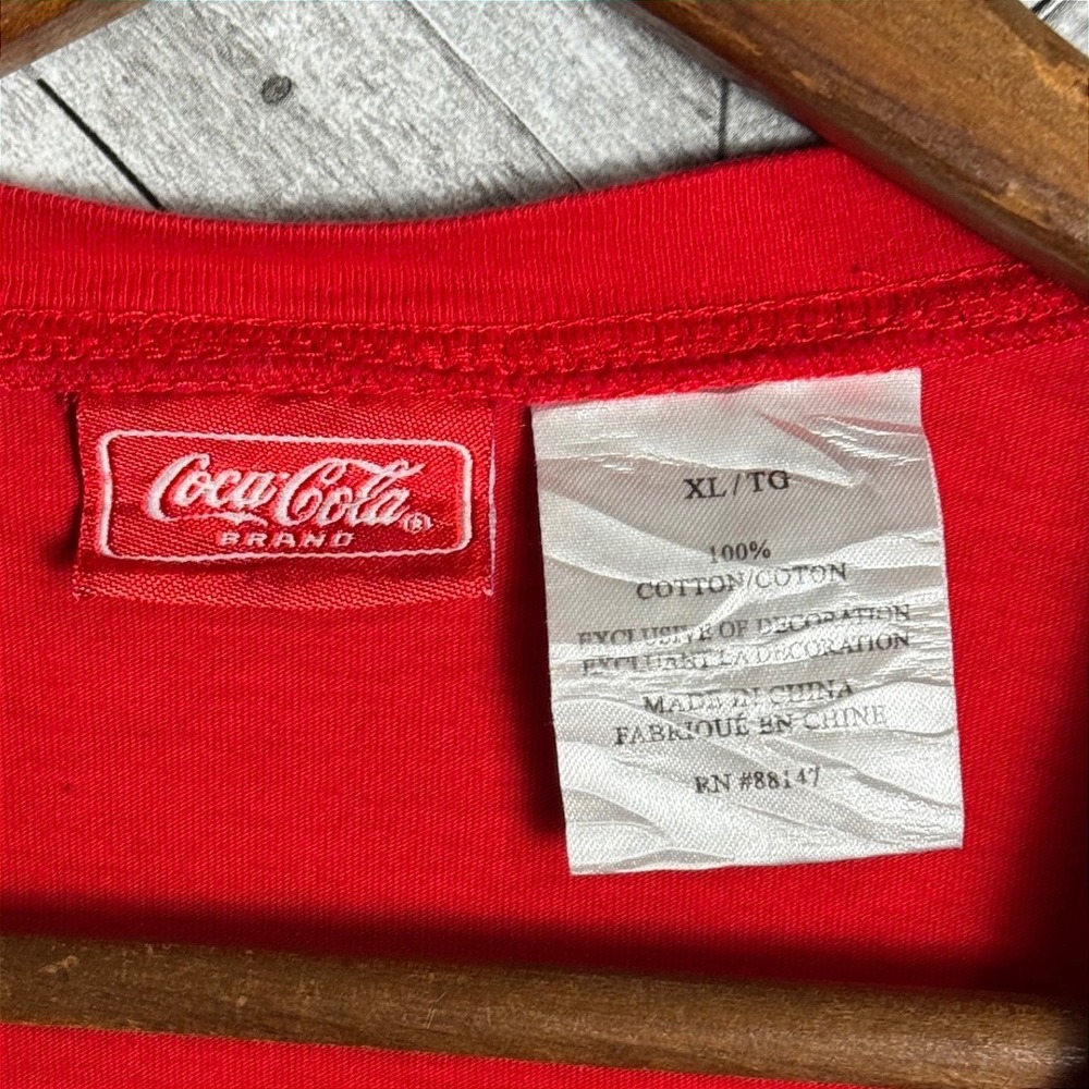 Coca-Cola Mens XL Red Graphic T-Shirt Chinese Logo Short‎ Sleeve Cotton RN 88147 - Picture 3 of 6